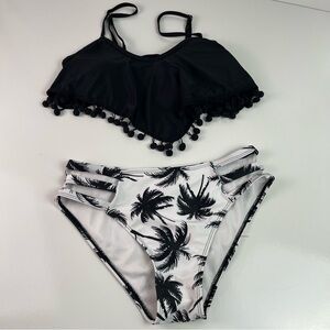 Women’s 2 piece Bikini Swimsuit Tassel Top Black and White Palm Tree bottom Sz S